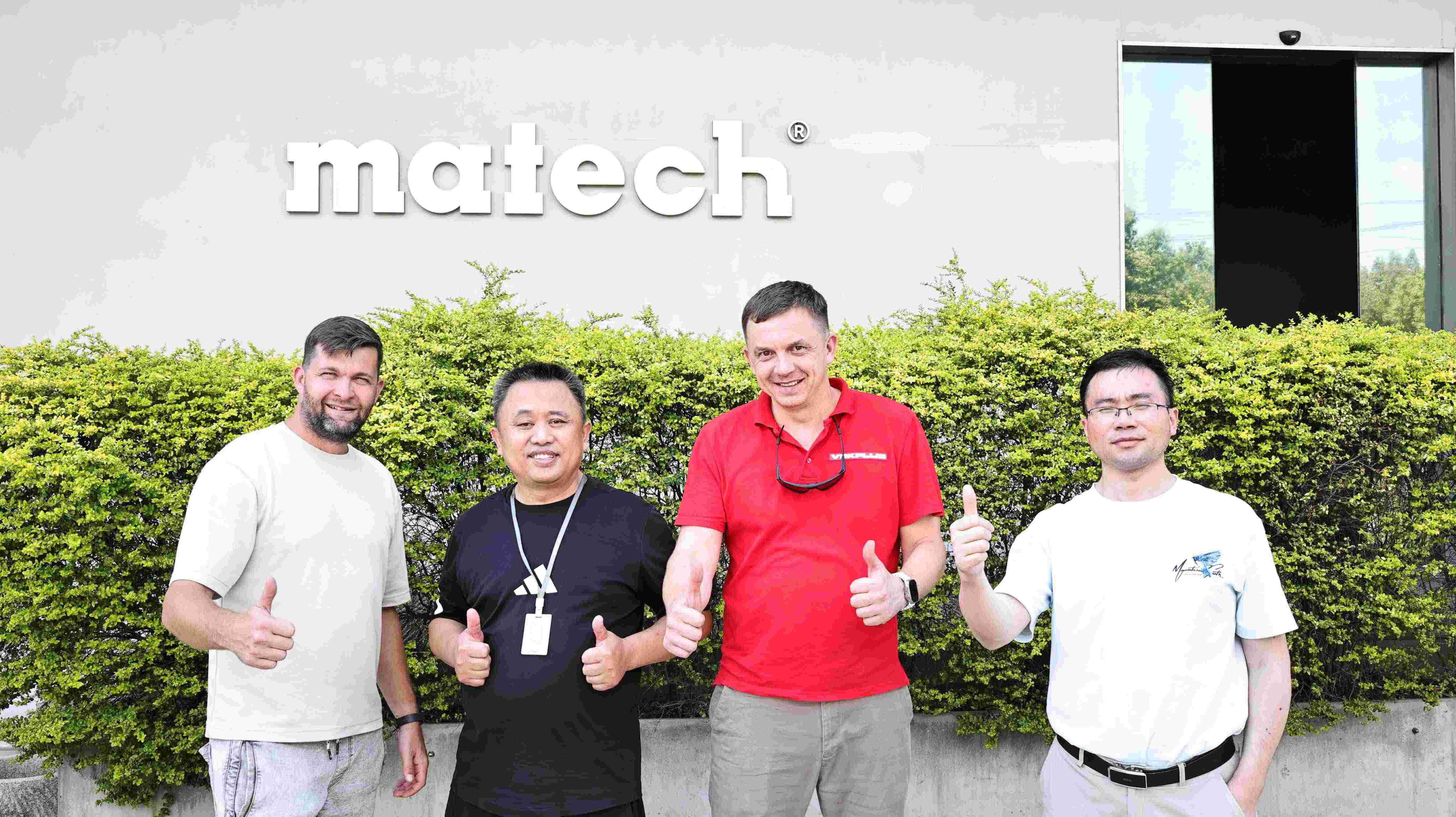 俄羅斯高端電氣服務(wù)商VDKplus公司蒞臨我司參觀考察，深度交流共探高端配電合作新機(jī)遇。